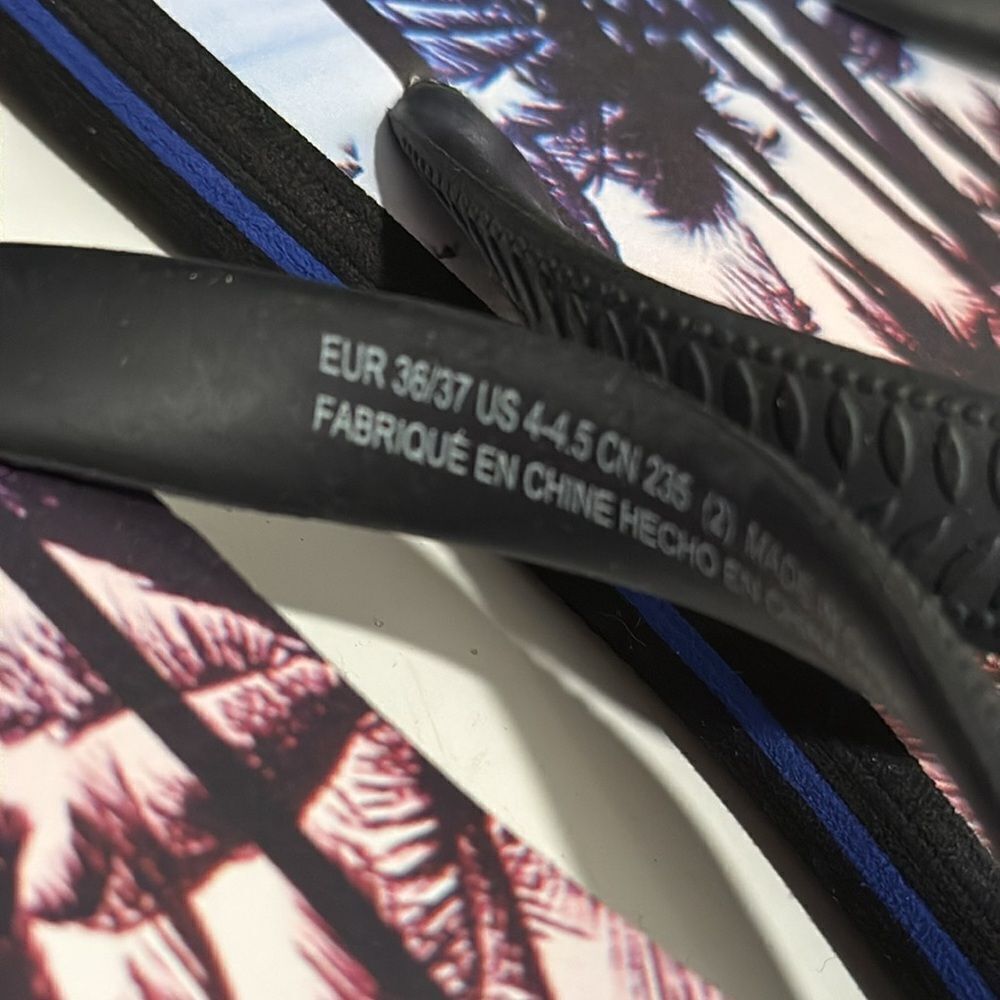 H&M Flip Flops - Picture 3 of 7
